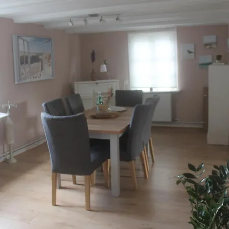Hof Apartment *